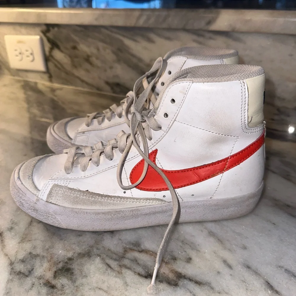 Nike Youth Size‎ 4.5 High-Top Sneakers